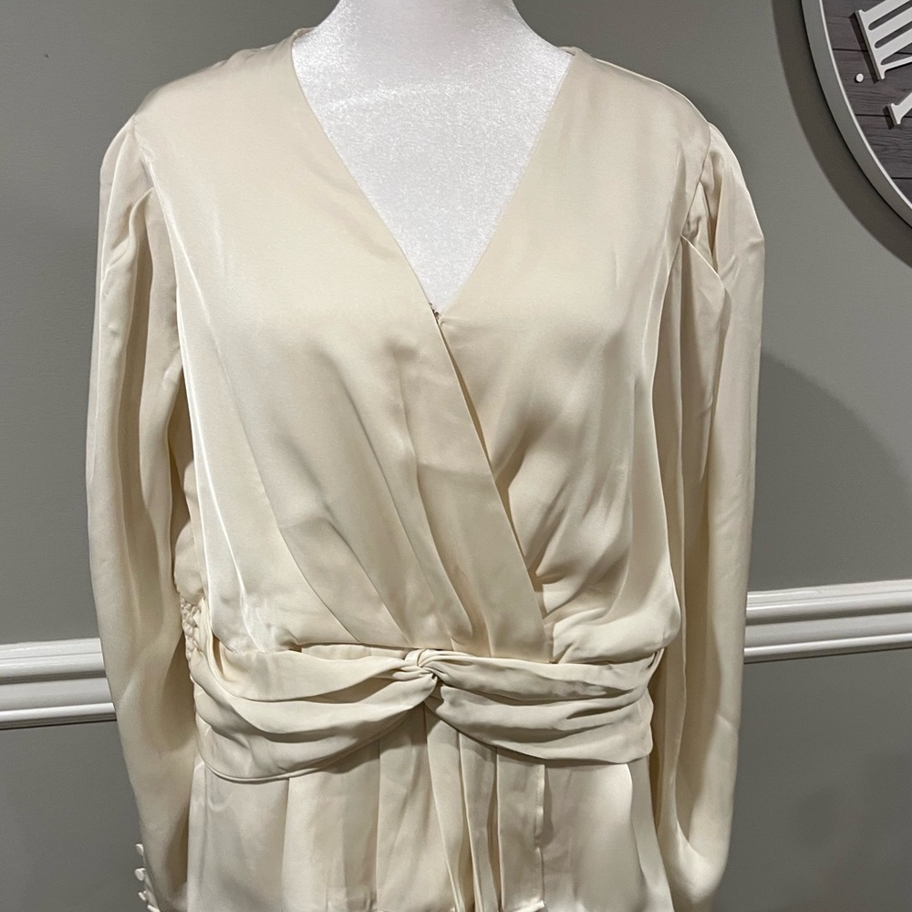 Loft Women's Top - Express Fashion- Satin material. Excellent condition!… - Picture 5 of 7